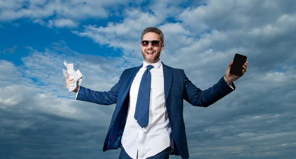 Lycklig Regissör Vinnare Firar Vadslagning Vinna Rik Man Kostym Med — Stockfoto