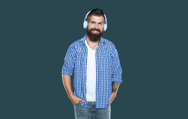Boldog Szakállas Hipszter Zenét Hallgatni Fülhallgatóban — Stock Fotó