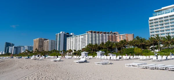 Miami Florida Estados Unidos Marzo 2021 Sur Playa Miami Sunlounger — Foto de Stock