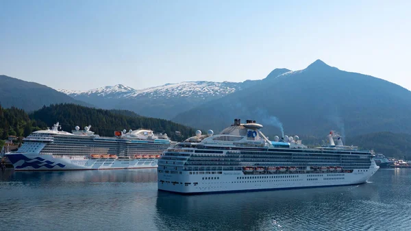 Ketchikan Alaska Usa Mai 2019 Kreuzfahrtschiff Korallenprinzessinnen Und Königliche Prinzen — Stockfoto