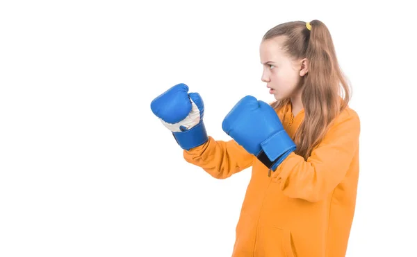 Serieuze Kid Bokser Bokshandschoenen Klaar Vechten Punch Geïsoleerd Wit Zelfverdediging — Stockfoto