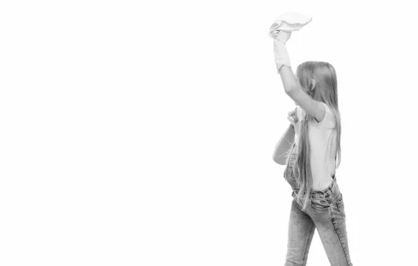 Teenage Κορίτσι Κρατώντας Μπουκάλι Σπρέι Και Ξεσκονόπανο Στούντιο Κίτρινα Γάντια — Φωτογραφία Αρχείου