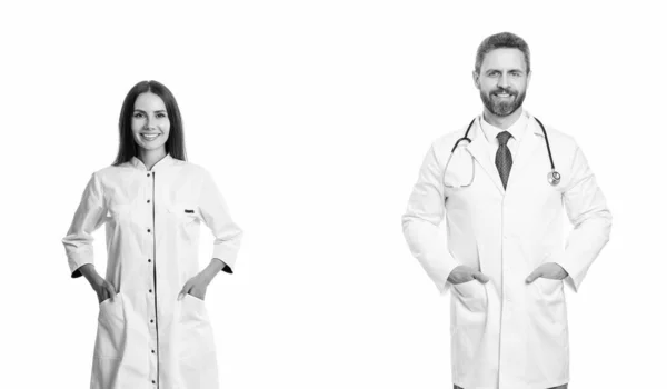 医生和护士穿着白色外套 复印空间的照片 医生和护士与听诊器 医生和护士被白色隔离 工作室的治疗师 医生和护士 — 图库照片