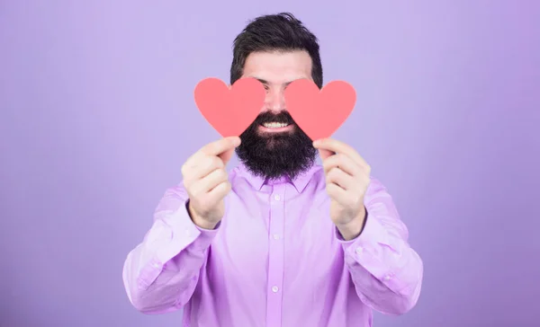 Menonton Cintanya Pria Valentine Seksi Menutup Mata Dengan Kartu Cinta — Stok Foto