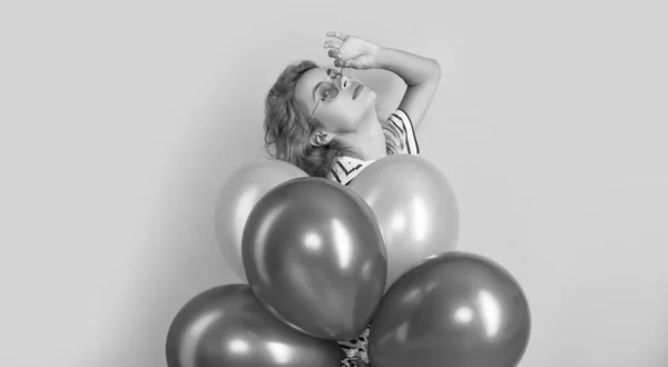 Partyfrau Mit Luftballon Sonnenbrille Frauen Haben Spaß Dabei Party Luftballons — Stockfoto