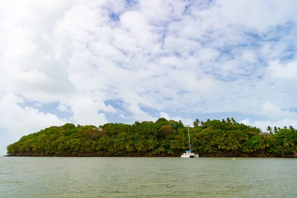 Παραθαλάσσιο Νησί Τοπίο Γιοτ Παραθαλάσσιο Τοπίο Γιοτ Στο Φως Της — Φωτογραφία Αρχείου