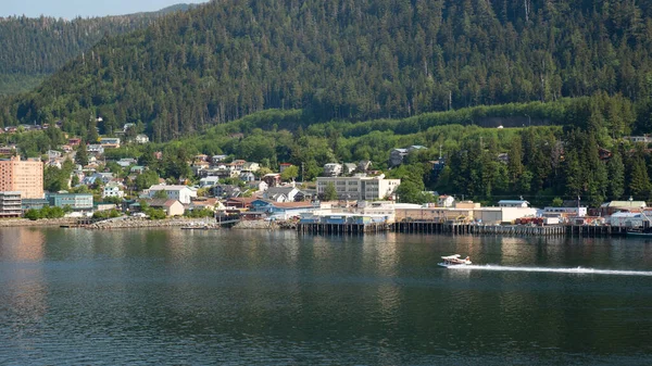 ケッチカン アラスカアメリカ 2019年5月27日 海辺のアラスカ市での複葉機付きの風景 — ストック写真