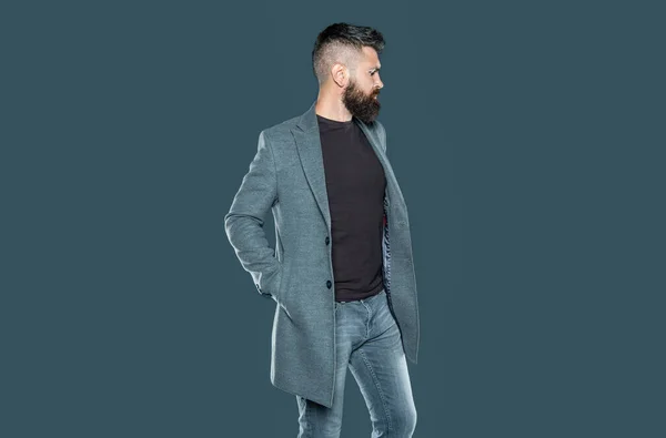 Бородатый Взрослый Мужчина Носит Повседневную Сером Фоне Мужская Мода — стоковое фото