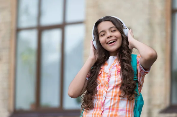 Photo School Girl Listen Music Advertisement School Girl Listen Music — Stock Photo, Image