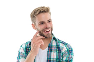 Gülümseyen milenyum çocuğu beyazda soyutlanmış. Arkaplanda bin yıllık bir adam var. Stüdyoda milenyum adamı. Kareli gömlek giyen bin yıllık bir adamın fotoğrafı..