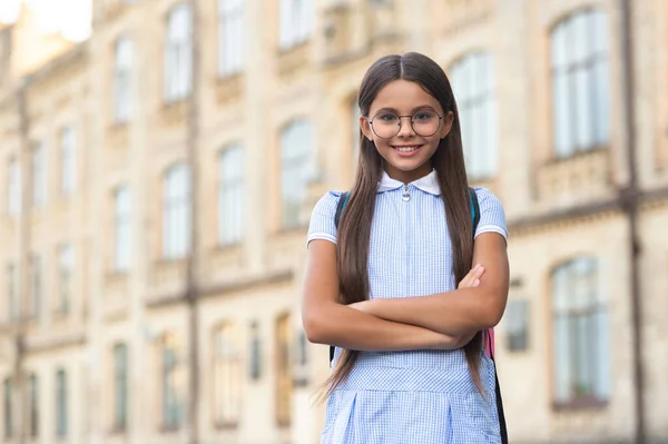 Augen Eines Lächelnden Schulmädchens Mit Brille Augen Von Schulmädchen Freien — Stockfoto