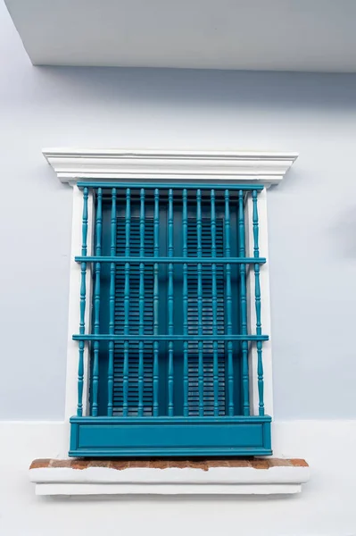 Casa Con Ventana Azul Aire Libre Edificio Con Ventana Exterior — Foto de Stock