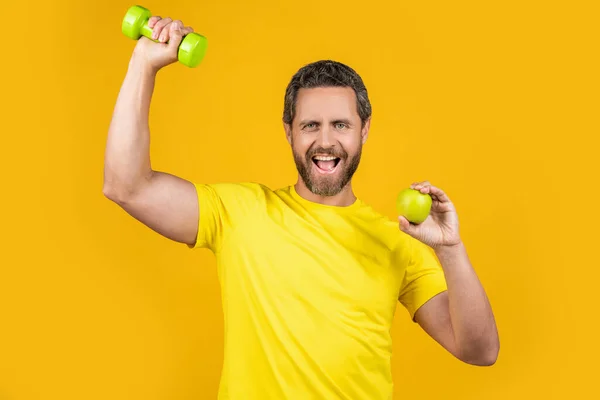 Zadowolony Fitness Człowiek Zdrowych Owoców Tle Fitness Człowiek Zdrowymi Owocami — Zdjęcie stockowe