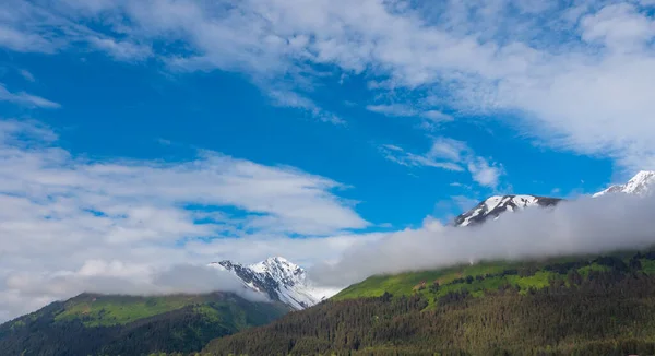 山のある自然 山の風景と自然 山の峰のある自然 山と自然の写真 — ストック写真