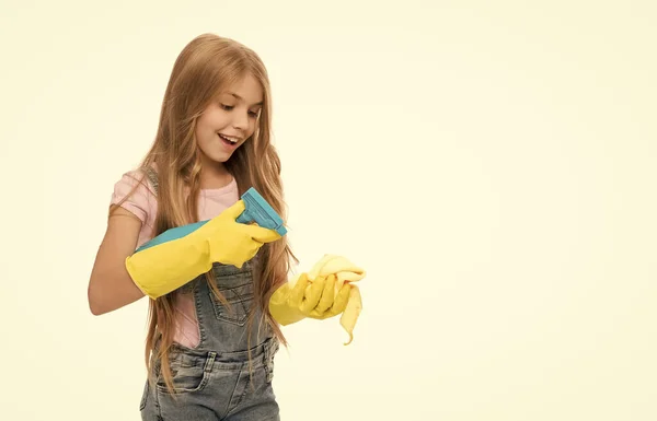 Putzmädchen Lächeln Waschhandschuhen Mit Kopierraum Teen Girl Putzfrau Waschhandschuhen Isoliert — Stockfoto