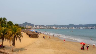 Acapulco, Meksika - 12 Mayıs 2019: yaz tatili için sahil manzarası.