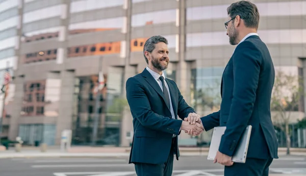 Two Business Men Handshaking Outdoor Copy Space Banner Two Business — Stock Photo, Image