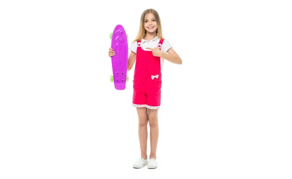 Adolescent Fille Skateboard Isolé Sur Blanc Pointant Doigt Adolescente Skateboard — Photo