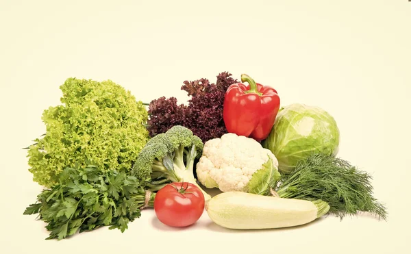 Verscheidenheid Van Verse Rijpe Groenten Geïsoleerd Wit Biologisch Voedsel — Stockfoto