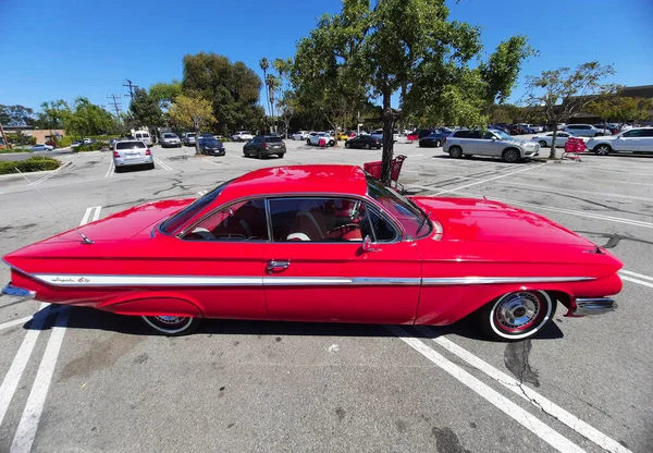 로스앤젤레스 March 2021 Red Chevrolet Impala Retro Car Side View — 스톡 사진
