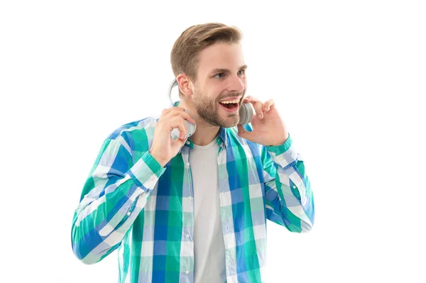 Smějící Milovník Hudby Tisíciletí Tisíciletý Muž Poslouchá Hudbu Izolovanou Bílém — Stock fotografie