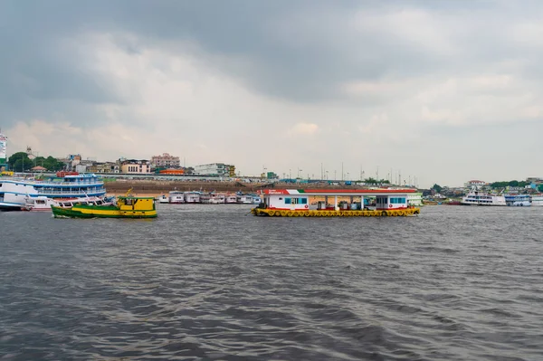 Manaus Brezilya Aralık 2015 Yüzen Benzin Istasyonu Tekne Taşımacılığı — Stok fotoğraf
