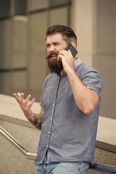 Photo Confused Man Speak Smartphone Man Speak Smartphone Outdoor Man — Foto de Stock