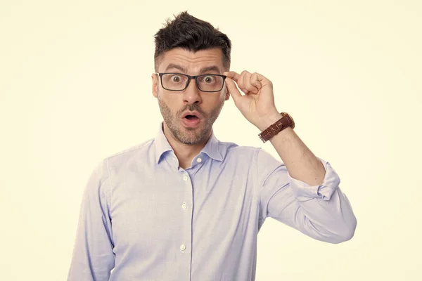 Überraschte Mann Brille Isoliert Auf Weißem Hintergrund Überraschter Mann Mit — Stockfoto