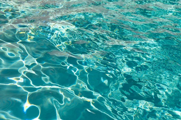Defokussiert Pool Wasser Sommer Hintergrund Defokussiertes Poolwasser Hintergrund Mit Wellen — Stockfoto