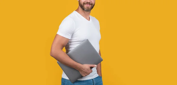 Bijgesneden Beeld Van Man Freelancer Met Laptop Man Freelancer Studio — Stockfoto
