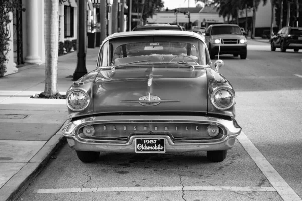 美国佛罗里达州棕榈滩 2021年3月22日 在棕榈滩公路上的奥尔德斯莫尔 Oldsmochol1957 — 图库照片