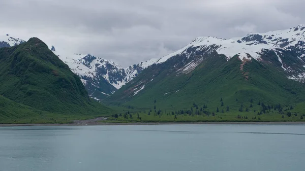 Isig Natur Berg Med Snöiga Toppar Landskap Berg Alaska Foto — Stockfoto
