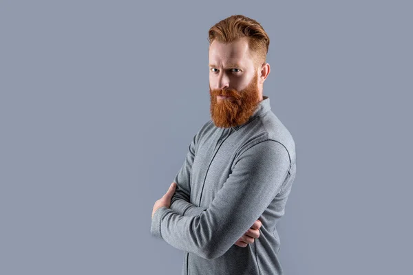 Ирландец Скрестил Руки Уверенный Человек Бородой Усами Бородатый Человек Студии — стоковое фото