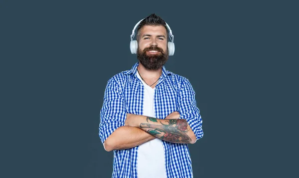 Smiling Bearded Guy Listen Music Headphones — Stock Photo, Image