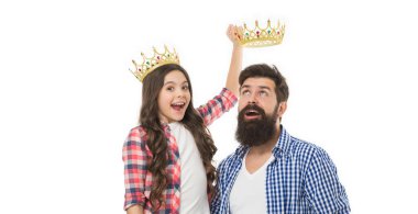 Senin başarın bizim hedefimiz. Küçük kız taç giyen adam beyazlar içinde izole edilmiş. Mutlu aile başarıyı kutlar. Başarının tadını çıkarıyor. Zafer ve zafer. Gurur ve zevk. Başarılı ve gururlu. Başarıyı sağla..