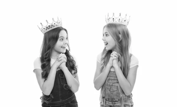 Raparigas Usam Coroas Conceito Crianças Mimadas Princesa Egocêntrica Crianças Usam — Fotografia de Stock