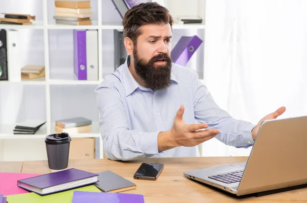 Disappointed Businessman Working Laptop Office Desk Work — Fotografia de Stock