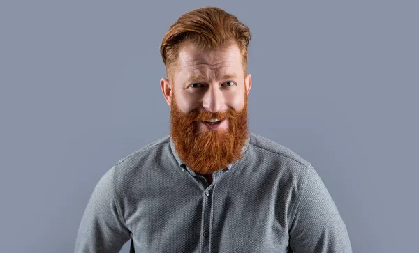 Retrato Del Hombre Feliz Irlandés Sonriendo Con Barba Hombre Barbudo —  Fotos de Stock