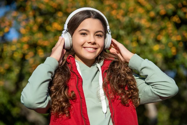 Teen Girl Smile Listening Music Teen Girl Listening Music Outdoor — Stock Photo, Image
