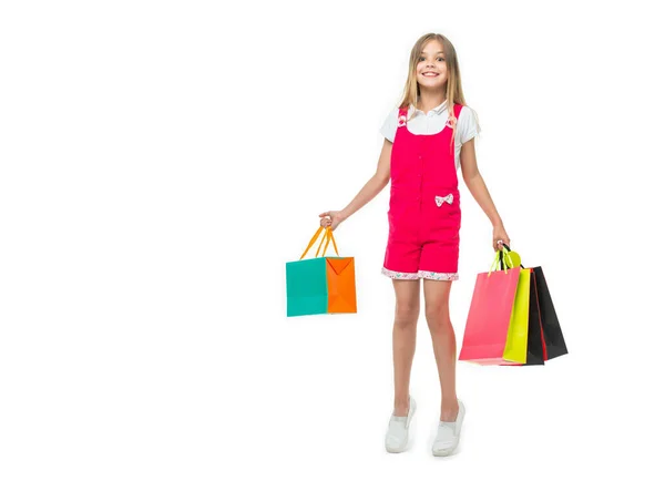 少女与购物袋隔离在白色 在工作室里拿购物袋的少女 背负购物袋的少女 少女提购物袋的照片 — 图库照片