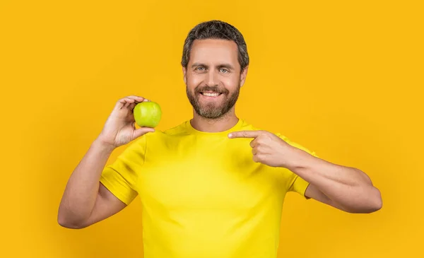 Feliz Hombre Sano Con Fruta Vitamina Fondo Hombre Sano Con —  Fotos de Stock