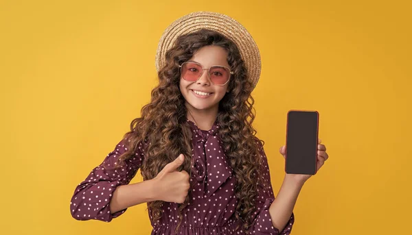 Happy Child Curly Hair Presenting Screen Smartphone Copy Space Thumb — 图库照片