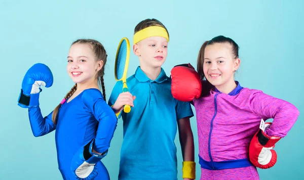 Grande Progresso Crianças Felizes Luvas Boxe Com Raquete Tênis Bola — Fotografia de Stock