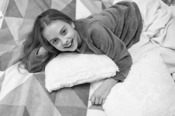 Дитинство Дівчинки Підлітка Розслабляється Вранці Дитинство Дівчинки Підлітка Розслабляється Ліжку — стокове фото