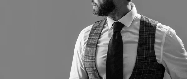 Oficjalne Ubranie Człowieka Banerze Studyjnym Przestrzenią Kopiowania Zdjęcie Mężczyzny Ubranego — Zdjęcie stockowe