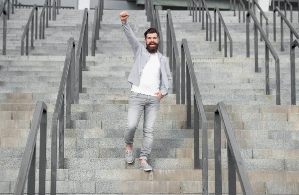 Bearded Guy Walk Downstairs Full Length Successful Guy Beard Hipster — Φωτογραφία Αρχείου