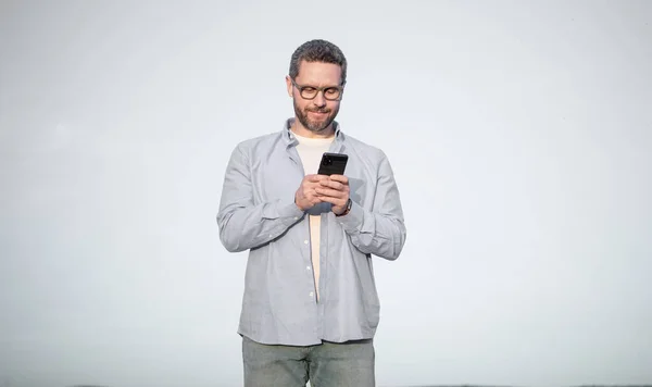 Smiling Man Glasses Chat Smartphone Message Man Chatting Phone Messaging — Foto Stock