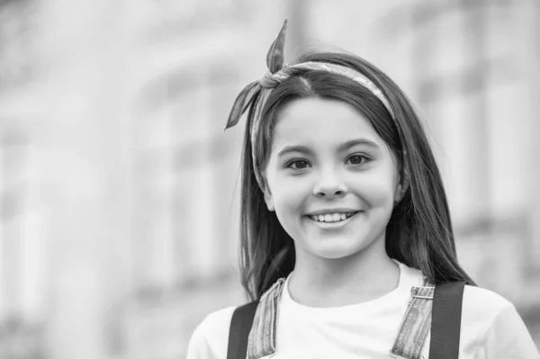 Portrait Girl Cheerful Face Outdoor Copy Space — Stockfoto