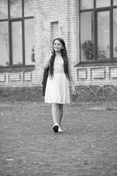 Гарна Дівчина Підліток Посміхається Чарівна Модель Моди Дівчини Дівчина Підліток — стокове фото