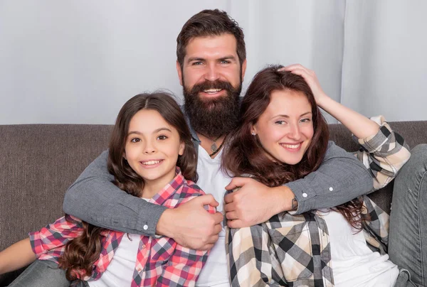 Glückliche Eltern Mit Kind Verbringen Zeit Hause Familie — Stockfoto